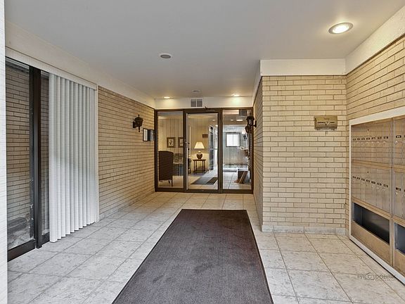 3rd image of 6221 N Niagara Ave APT 407