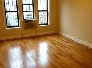 844 W Wolfram St, Chicago, IL 60657