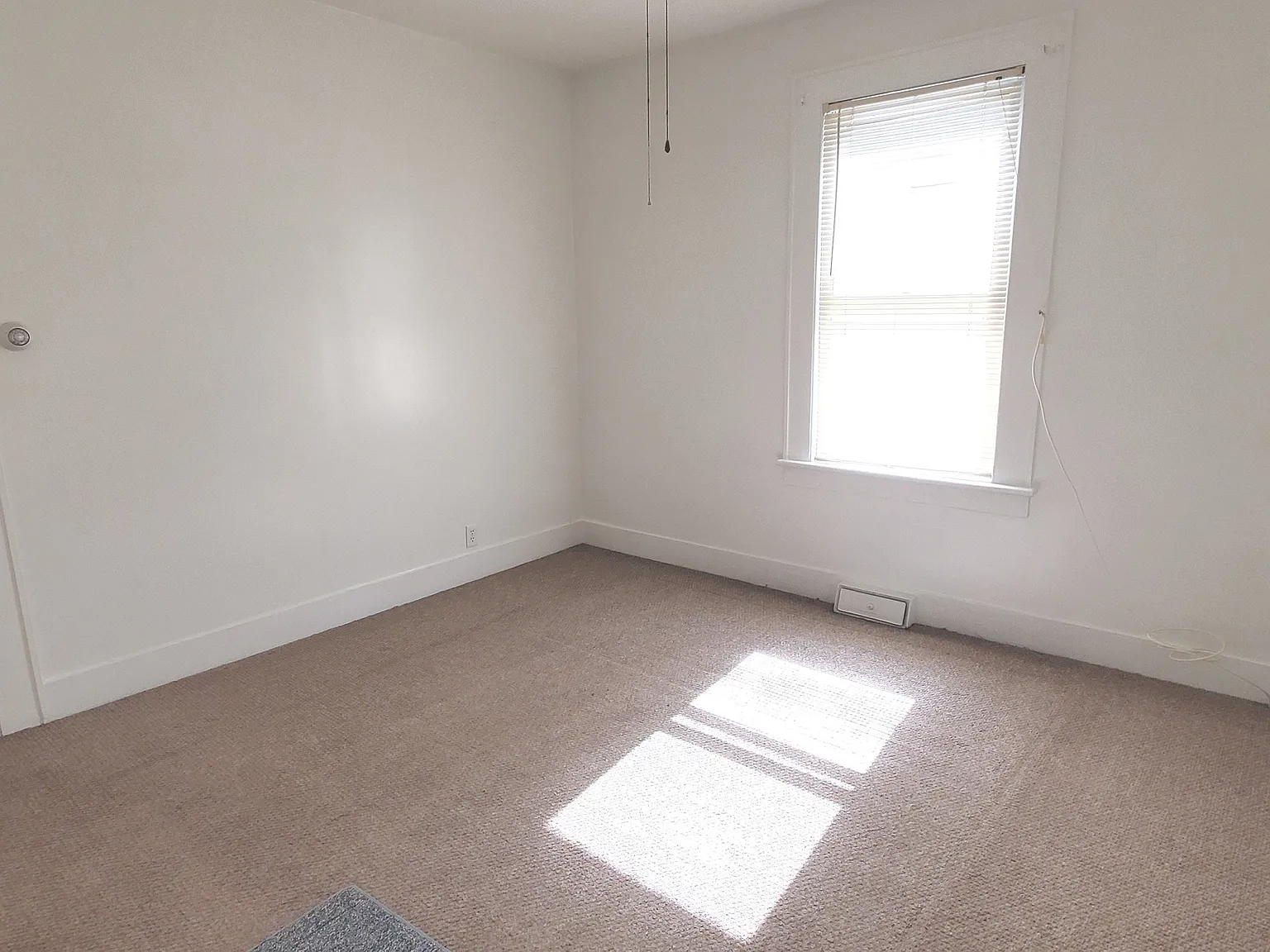 2 bed, 1.0 bath, 750 sqft, $1,200 — Photo 2