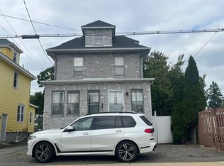 81 E McFarlan St, Dover, NJ 07801