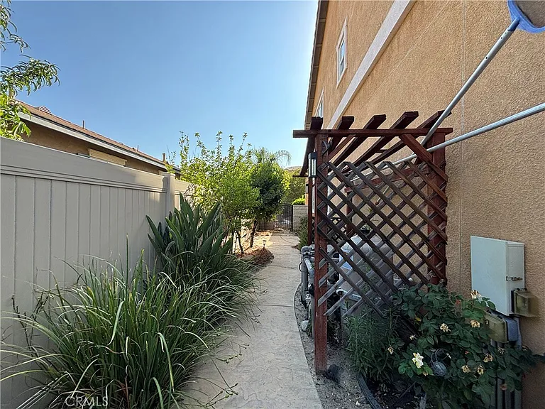 7459 Tuolumne Ln — Photo 35