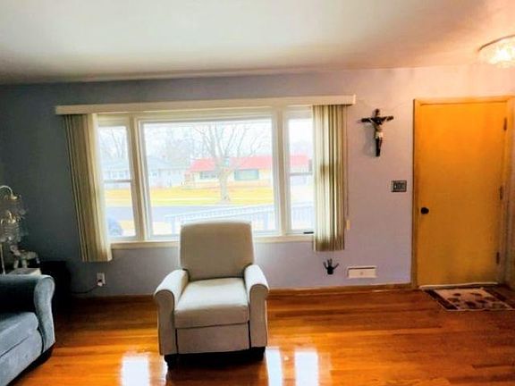 2nd image of 4119 Seward Ave