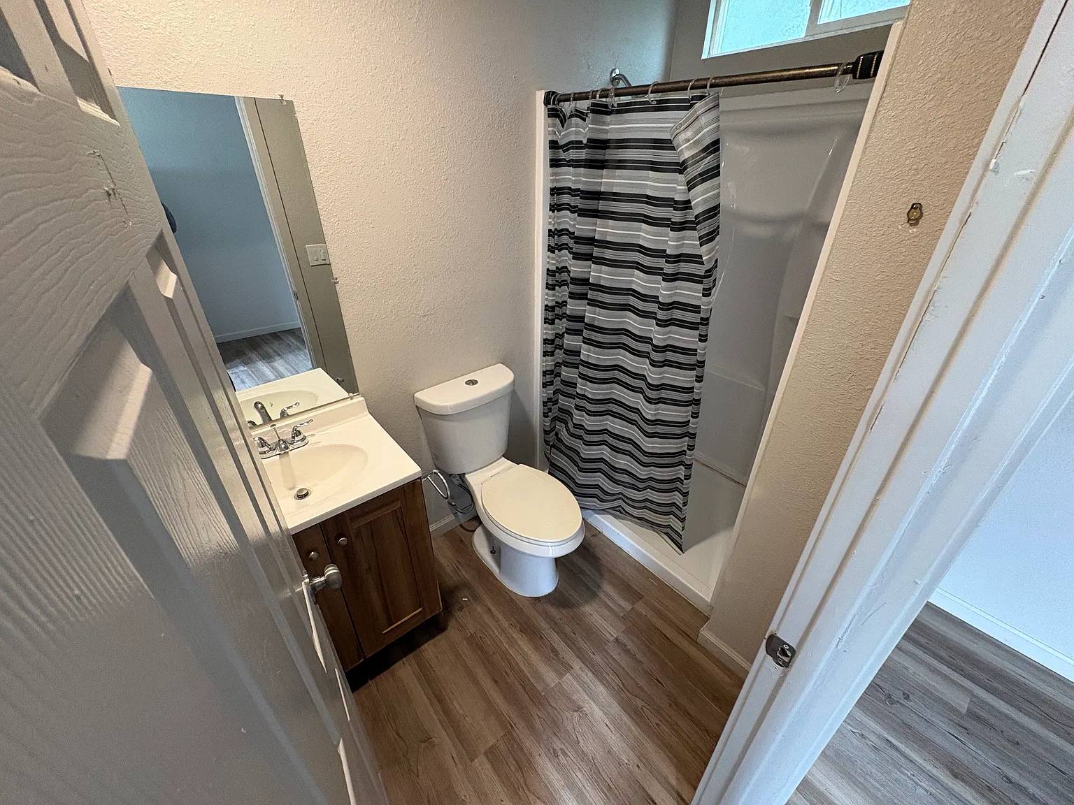 1 bed, 400 sqft, $1,200 — Photo 4