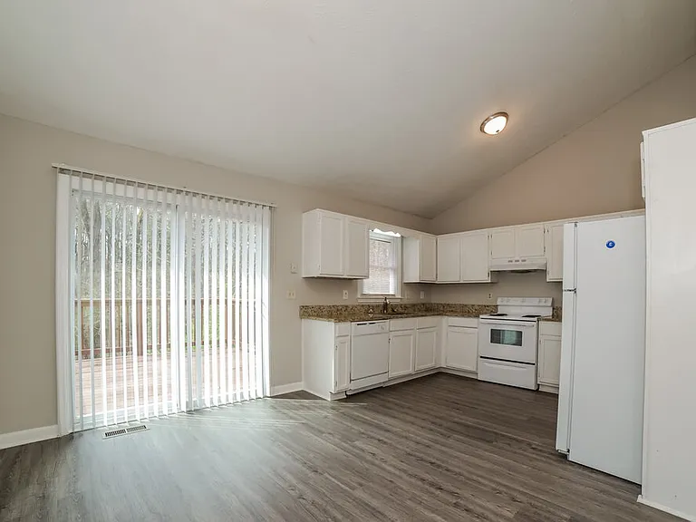 3106 Calumet Cir NW — Photo 8