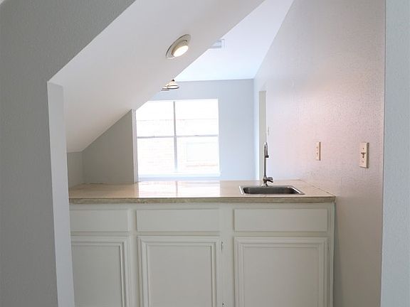 5th image of 22135 Birch Valley Dr
