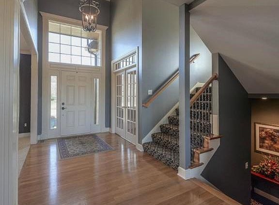 Foyer w entry into Office