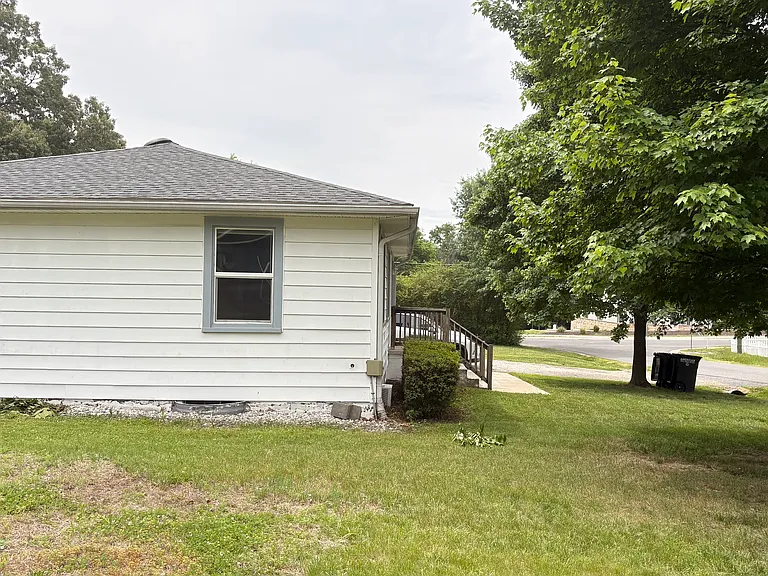 14651 Pratt St — Photo 15