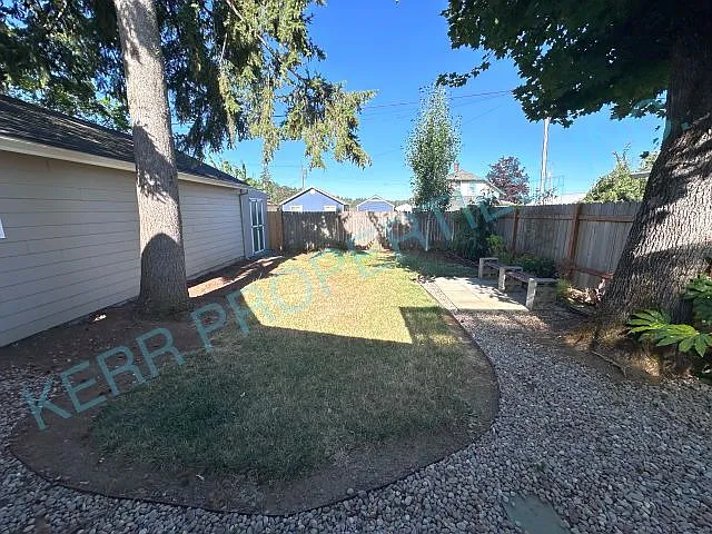 343 NW Zobrist St — Photo 17
