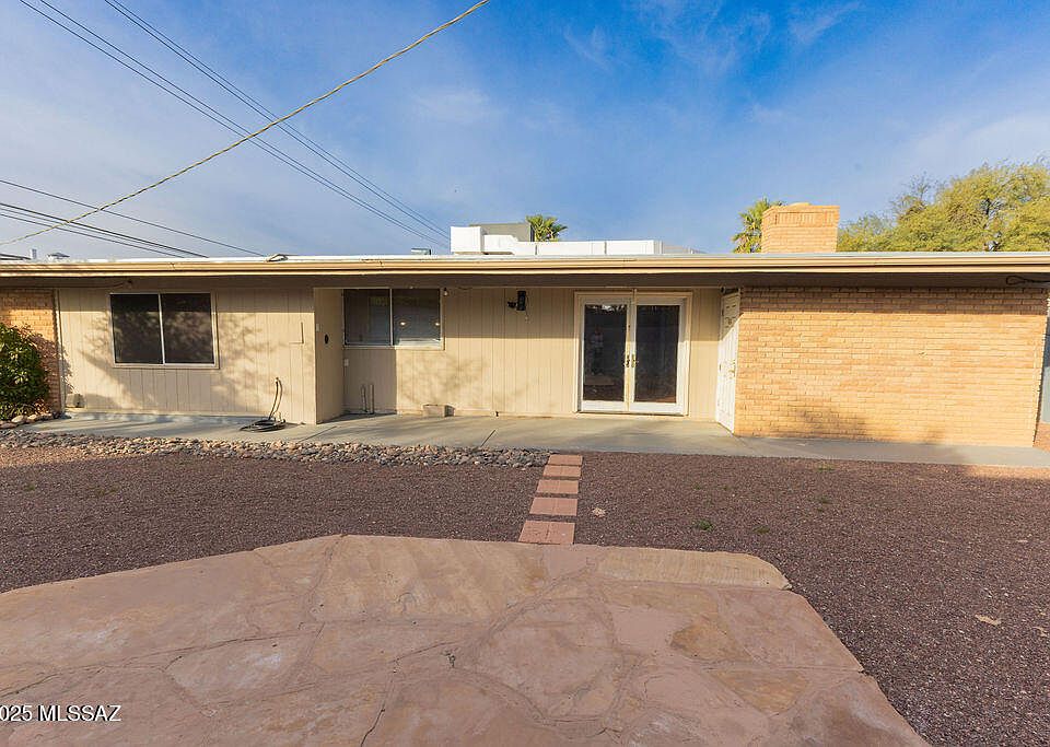 1st image of 3318 W Orange Grove Rd