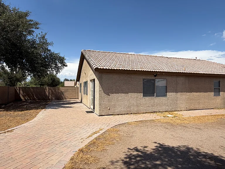 5906 N 78th Dr — Photo 14