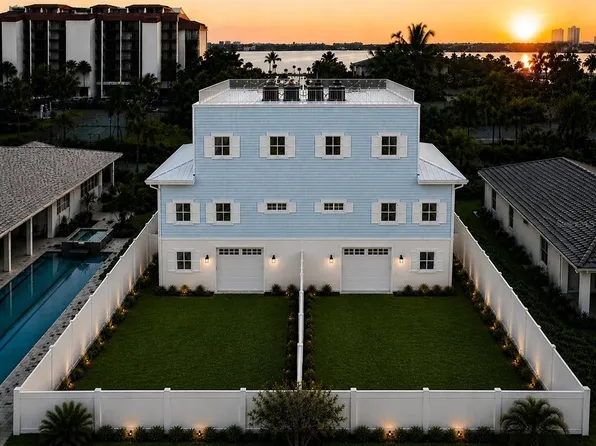 7045 Hibiscus Ave S, South Pasadena, FL 33707