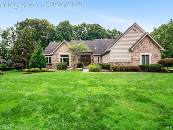 48925 Plum Tree Dr, Plymouth, MI 48170