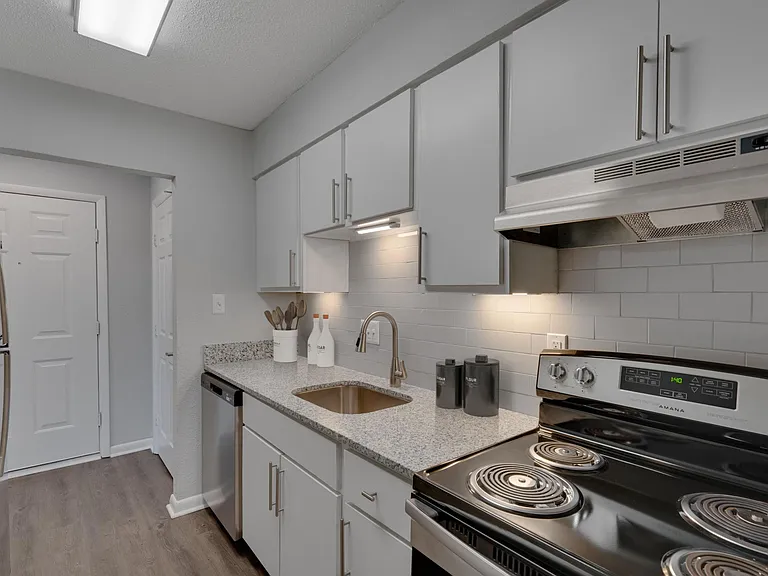 SoHo Apartment Homes — Photo 36