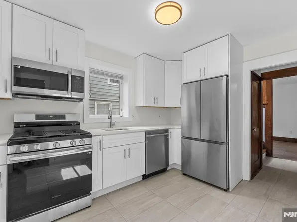 27 8th St, Ridgefield Park, NJ 07660