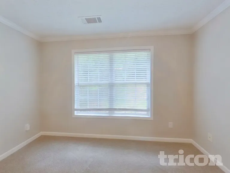 315 Avonlea Dr — Photo 11