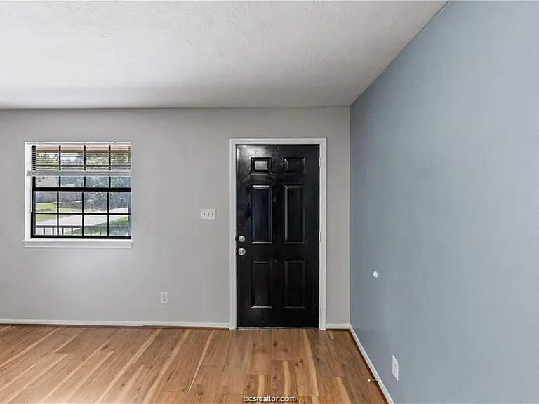 609 Wades Way #4 — Photo 3