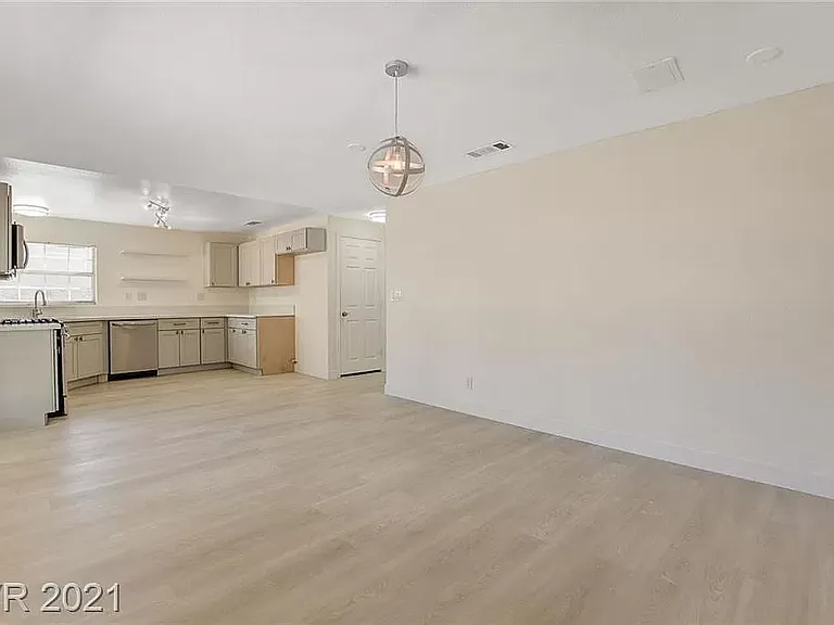 3554 El Camino Rd — Photo 4