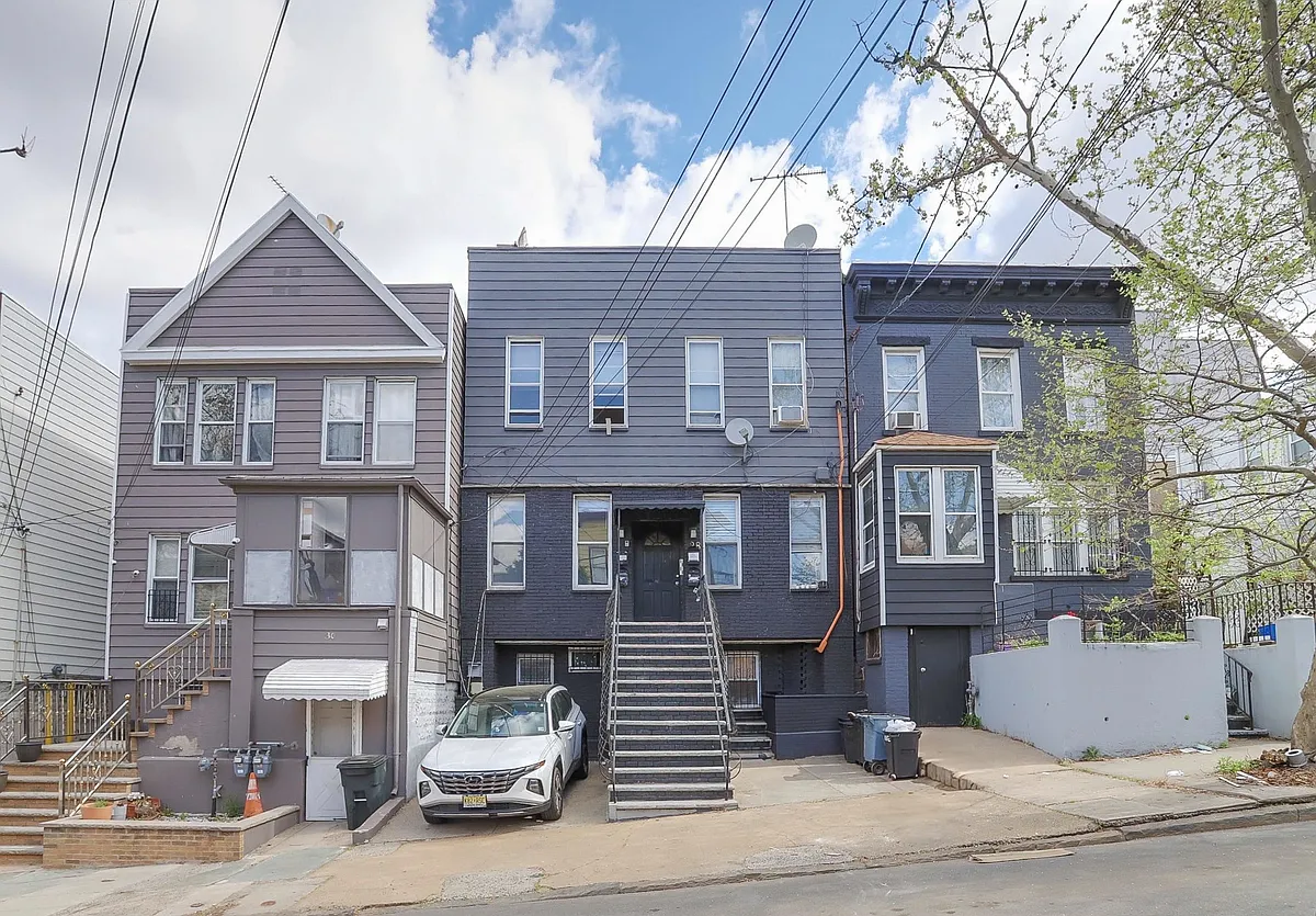 Building Photo - 28 Spruce St #2L