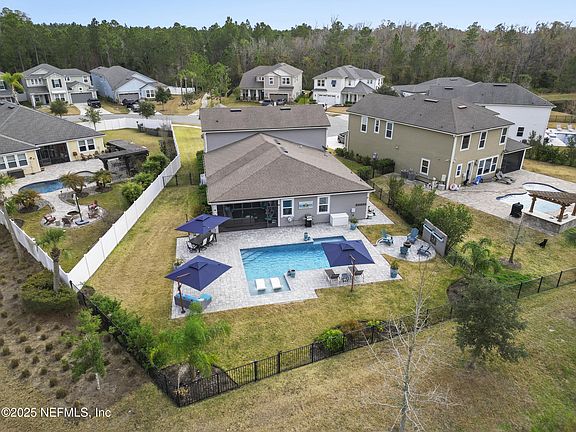 3rd image of 346 CALUMET Drive