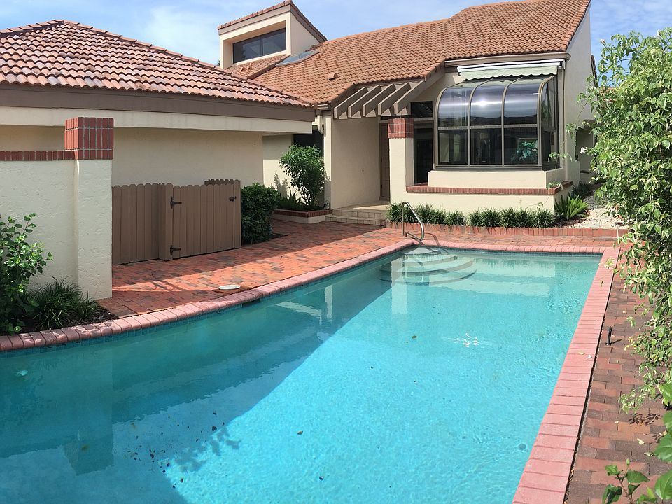 1st image of 527 Bay Villas Ln