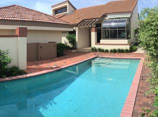 527 Bay Villas Ln, Naples, FL 34108