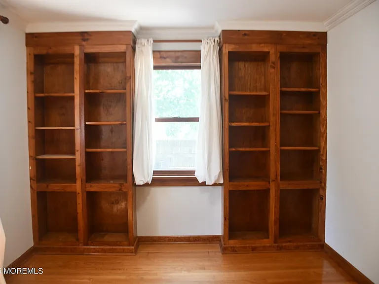 303 Deerfoot Ln — Photo 10
