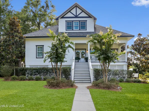1305 Fort Ave, Ocean Springs, MS 39564