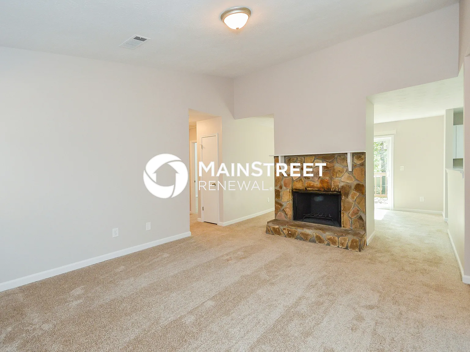 1235 Woodland Ct SE — Photo 4