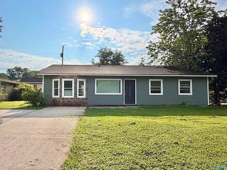 2110 Fernbrook Dr NE — Photo 15