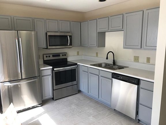 3rd image of 7221 Finch Ln
