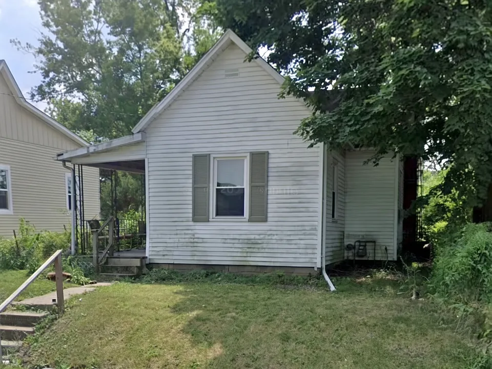 319 W 10th St