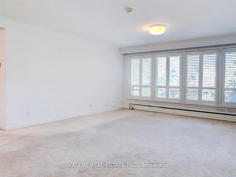 47 Ranleigh Ave #301 — Photo 3