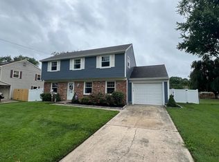 49 Longwood Dr, Stratford, NJ 08084