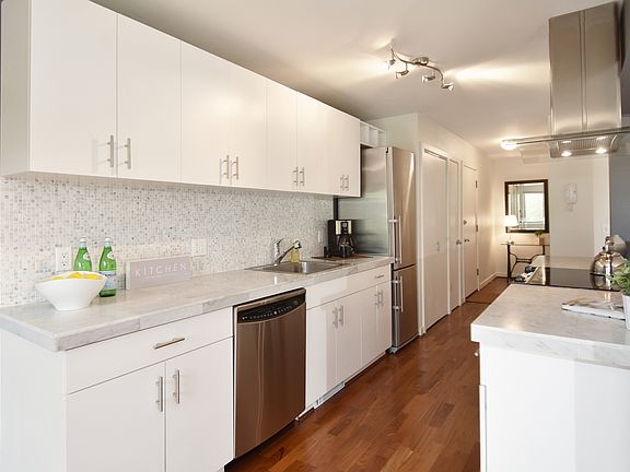 2nd image of 2550 Thorndyke Ave W APT 203