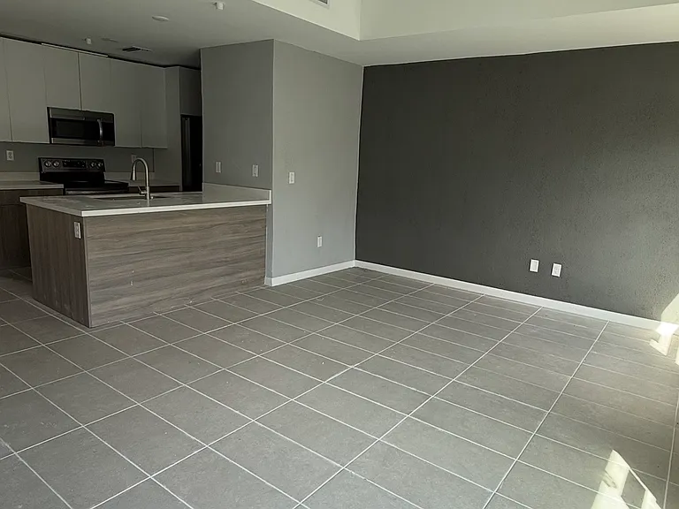 2511 Pierce St — Photo 4