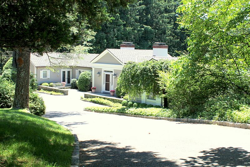 Custom Paterno-built, elegan