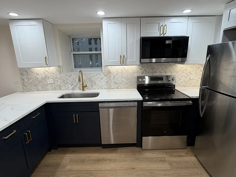 1711 W Henderson St #G — Photo 1