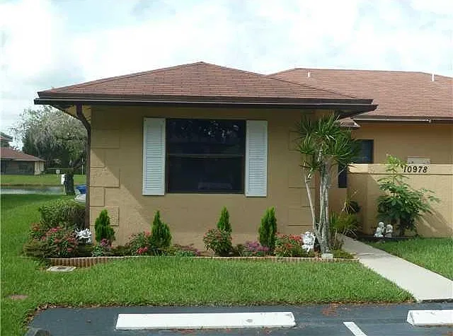 3 bed, 1144 sqft, $2,500 — Photo 1