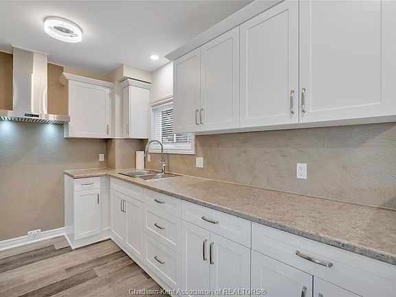 5th image of 248 Park Ave E