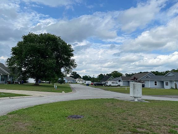 4th image of 211 Kings Way