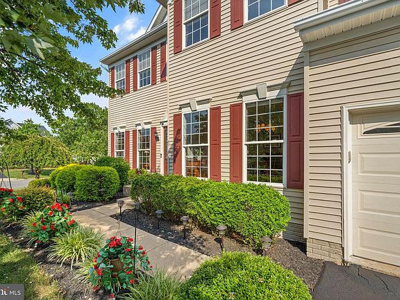 4th image of 101 Exmoor Ct NW
