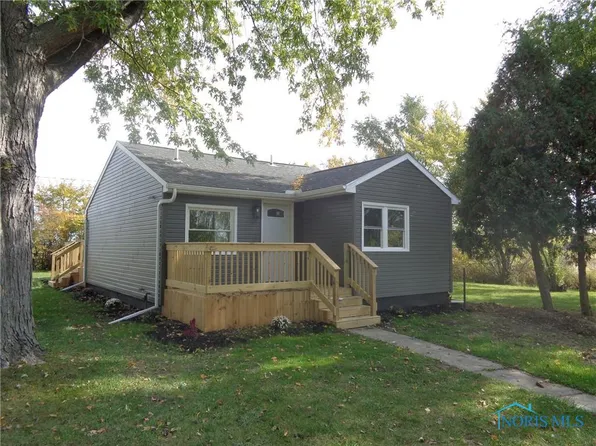 615 N Decant Rd, Oregon, OH 43616