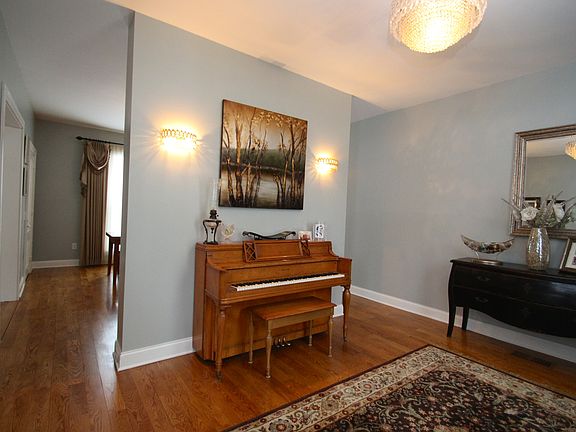 4th image of 28 Ontario St