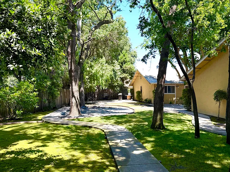 8815 Kelley Dr — Photo 26