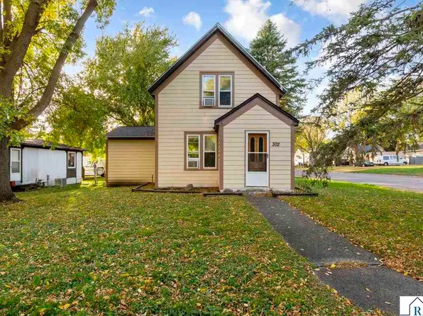 302 S Renville St, Winthrop, MN 55396
