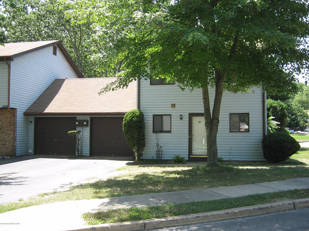 16 Peacock Pl photo 1