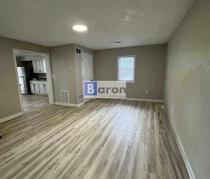 2923 Smalley Ave — Photo 15