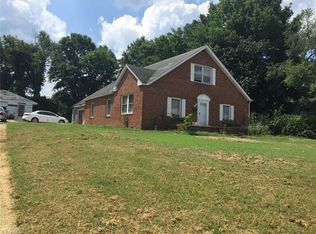 1416 W Fieldcrest Rd, Eden, NC 27288