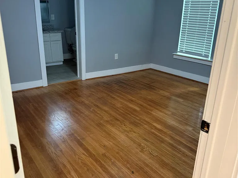 515 Caplin St — Photo 3