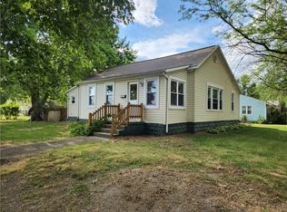 7 E Madison Ave, Altamont, IL 62411